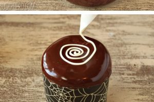 6 photo collage tutorial for making Spiderweb Cupcakes with text overlay for Pinterest.