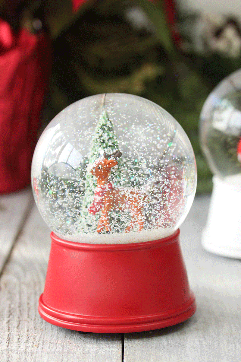 Snow Globe Cupcakes with Gelatin Bubbles | From SugarHero.com Snow Globe Cupcakes with Gelatin Bubbles | From SugarHero.com