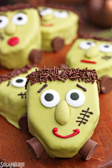 Close up of a Frankenstein Pistachio Blondie with a happy face.