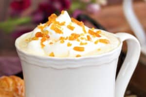 Photo of Crème Brulee White Hot Chocolate with text overlay for Pinterest.