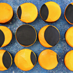 Eclipse Cupcakes | From SugarHero.com