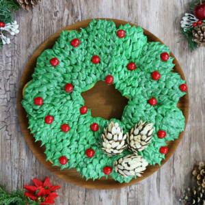 Pull-Apart Cupcake Wreath Cake | From SugarHero.com