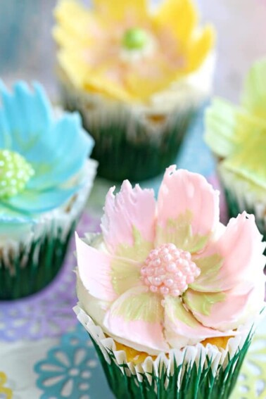 cropped-easy-chocolate-flower-cupcakes-14.jpg