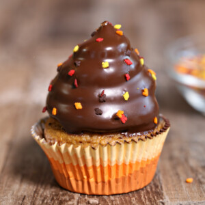 Pumpkin Spice Hi-Hat Cupcakes | From SugarHero.com