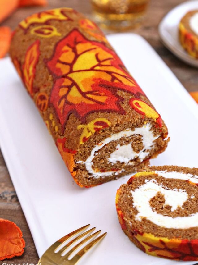 Make This GORGEOUS Pumpkin Roll for Thanksgiving