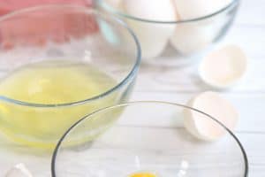 Photo of How to Separate Eggs with text overlay for Pinterest.