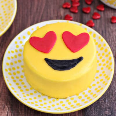 Close up of a mini Emoji Cake with heart eyes.