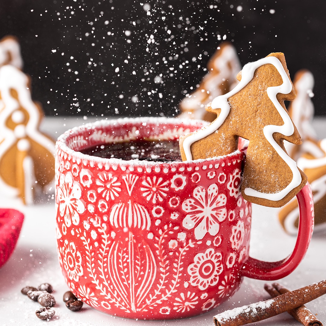 https://www.sugarhero.com/wp-content/uploads/2020/11/gingerbread-cookie-mug-toppers-square-6.jpg