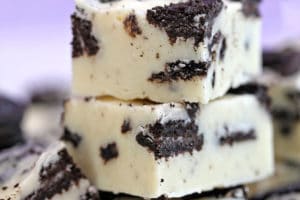 Oreo Fudge photo with text overlay for Pinterest.