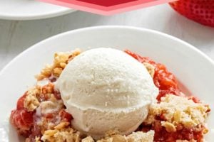 Strawberry Crisp picture with text overlay for Pinterest.