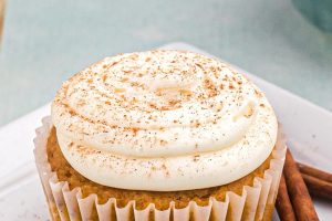 Photo of pumpkin spice cupcakes with the words "pumpkin spice cupcakes" overlaid for Pinterest.