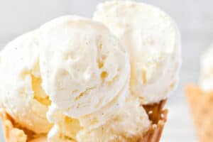 Photo of Easy Vanilla Ice Cream with text overlay for Pinterest.