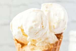 Photo of Easy Vanilla Ice Cream with text overlay for Pinterest.