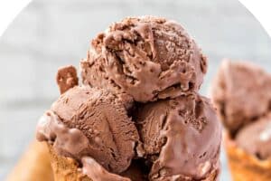 1 photo of No-Churn Chocolate Ice Cream with text overlay for Pinterest.