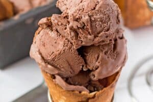 1 photo of No-Churn Chocolate Ice Cream with text overlay for Pinterest.