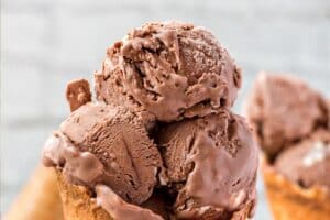 1 photo of No-Churn Chocolate Ice Cream with text overlay for Pinterest.