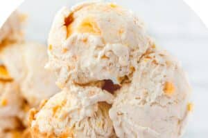 1 photo of No-Churn Peach Ice Cream with text overlay for Pinterest.