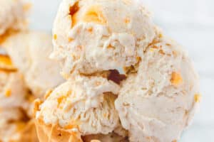 1 photo of No-Churn Peach Ice Cream with text overlay for Pinterest.