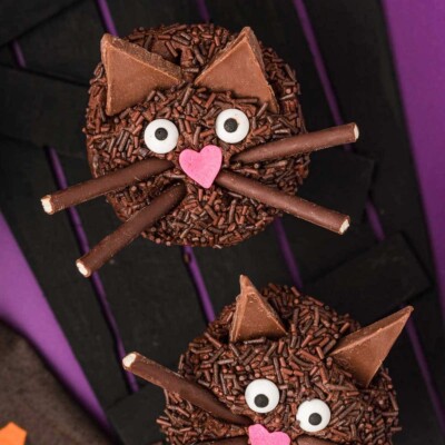 2 Easy Black Cat Cupcakes on a purple and black background