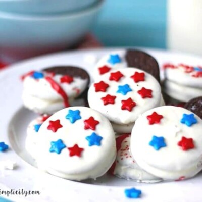 Patriotic Oreos for the 4th of July Dessert Recipes and Ideas Round Up.