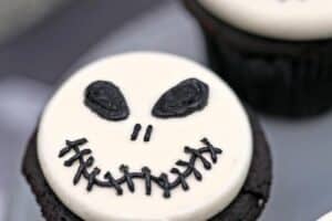 Photo of Skull Cupcakes with text for Pinterest.